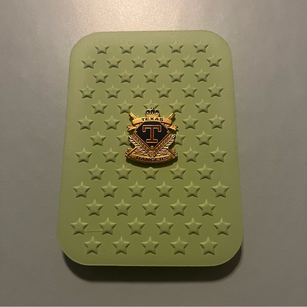 MLB Texas Rangers 1990 Pin - Picture 2 of 5